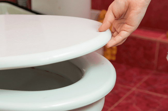 How to Use Toilet Seat Cover Properly