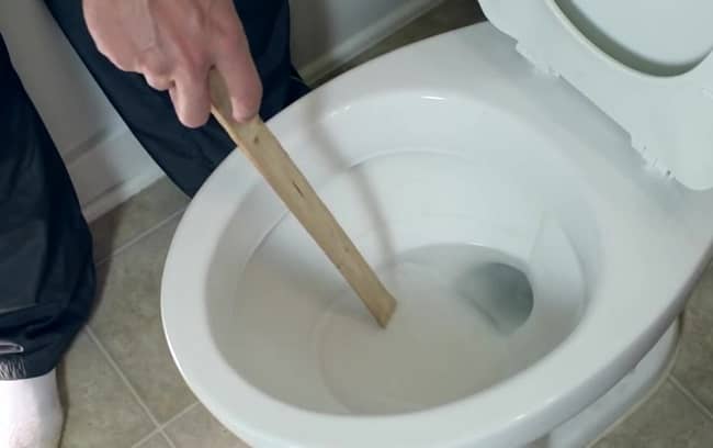 How To Easily Adjust The Water Level In The Toilet Bowl
